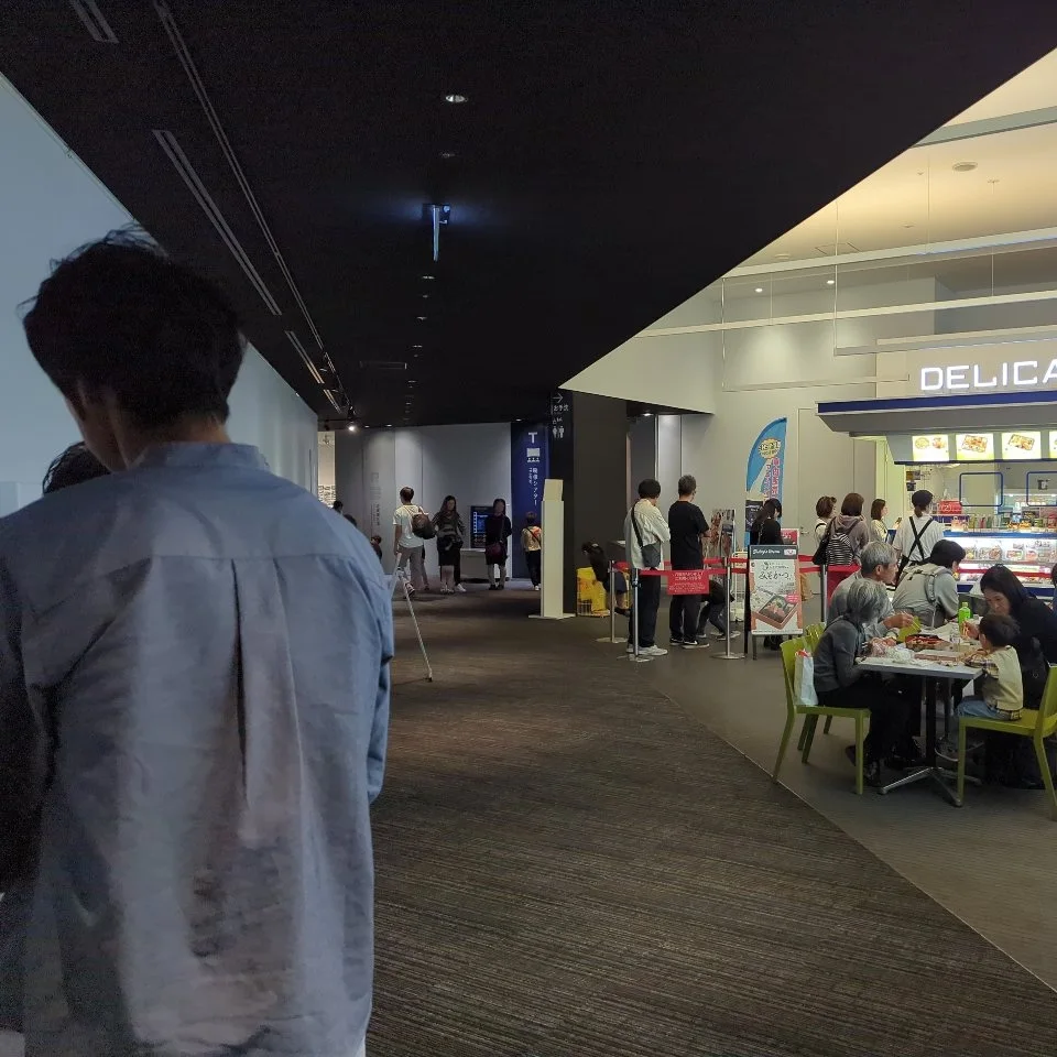 リニア・鉄道館 DELICA STATIONの行列